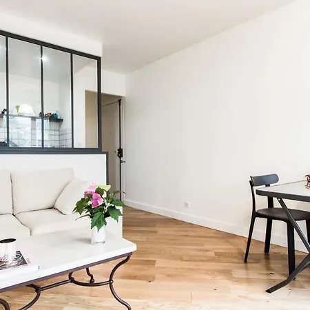 Beautiful Apartment 10 Minutes From Notre-Dame Apartment