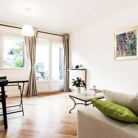 Beautiful Apartment 10 Minutes From Notre-Dame Apartment